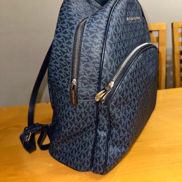 Michael kors LARGE abbey backpack - Picture 3 of 5